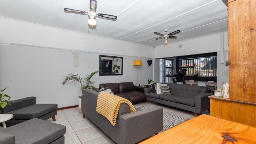 5 Bedroom Property for Sale in Avondale Western Cape